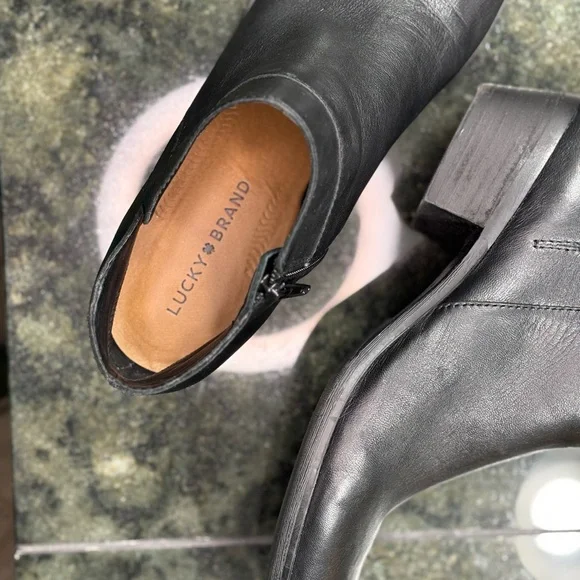 Lucky Brand Black Ankle Booties Sleek Design - Picture 7 of 7